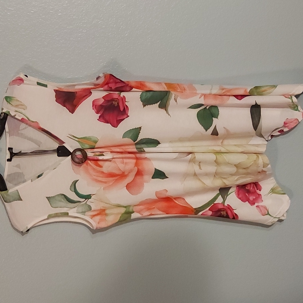 XL Sleeveless White  Floral Tunic, Wood button embelishment